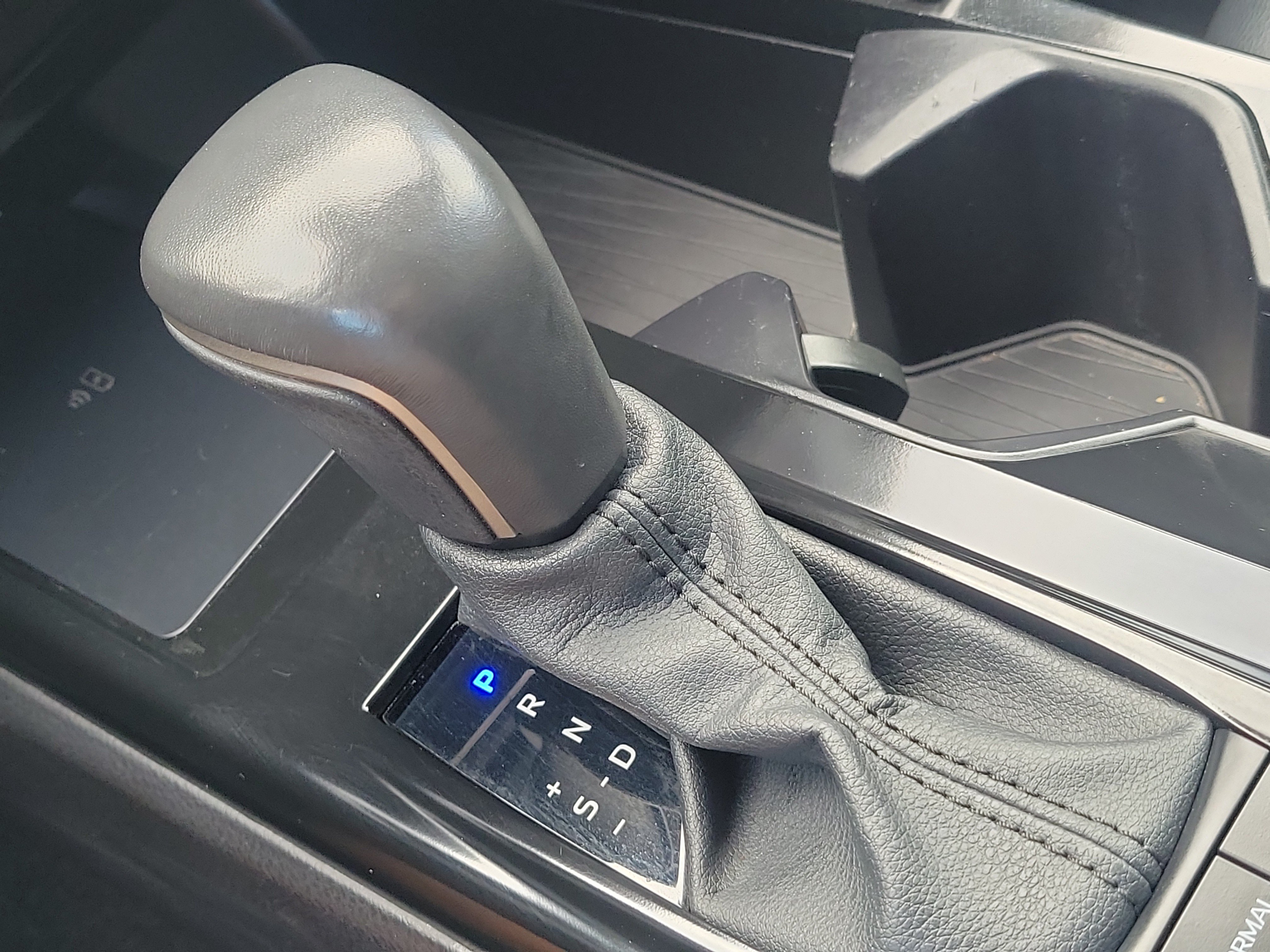 Used 2025 Toyota Camry SE w/ Convenience Package FWD image 25