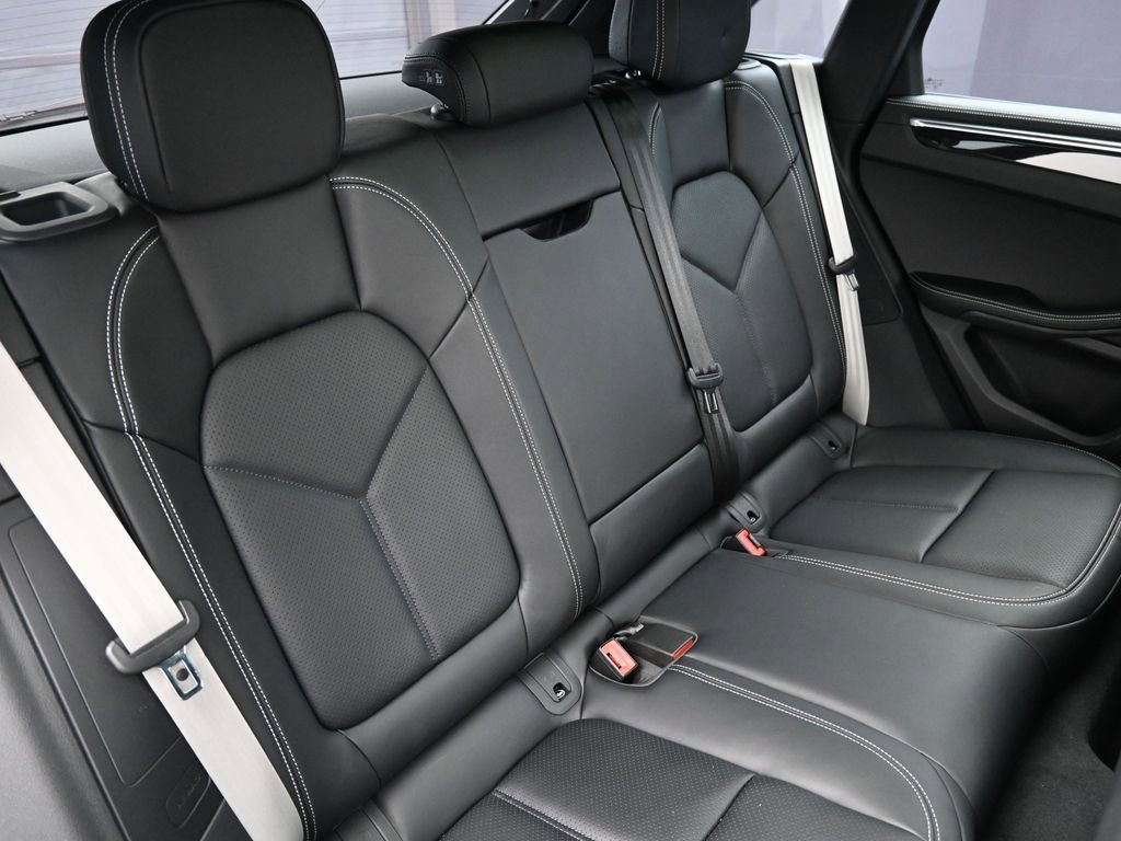 Certified 2025 Porsche Macan GTS image 27