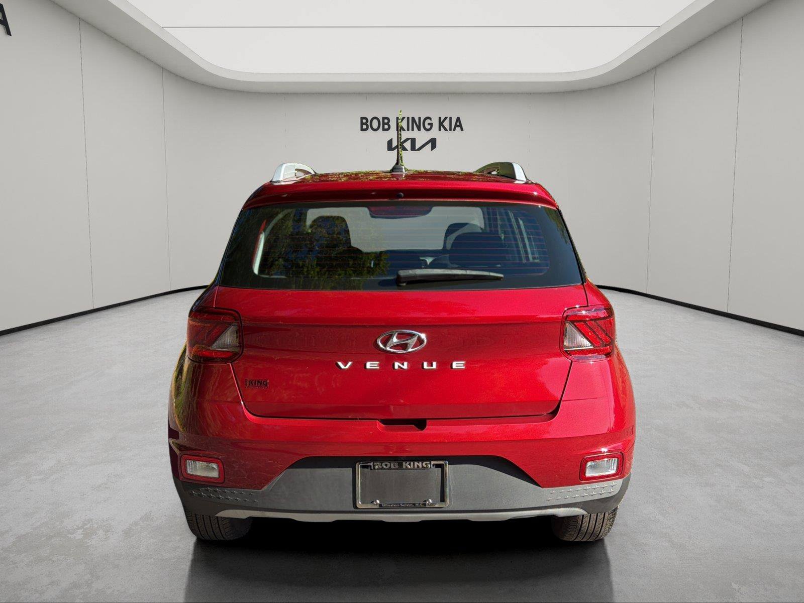 Used 2024 Hyundai Venue SEL FWD image 4