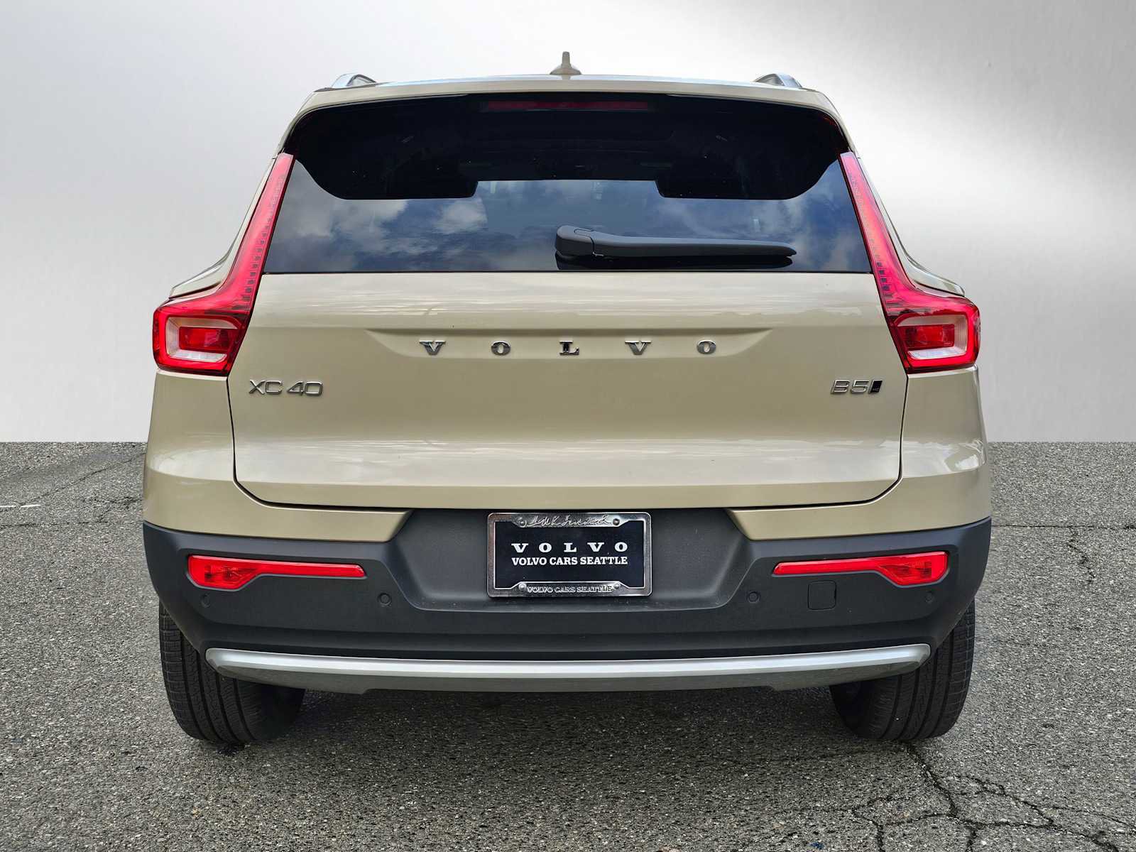 New 2025 Volvo XC40 B5 Ultra w/ Climate Package image 6