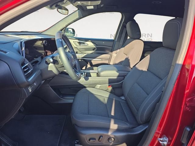 New 2025 Chevrolet Traverse LT w/ Driver Confidence Package FWD image 9