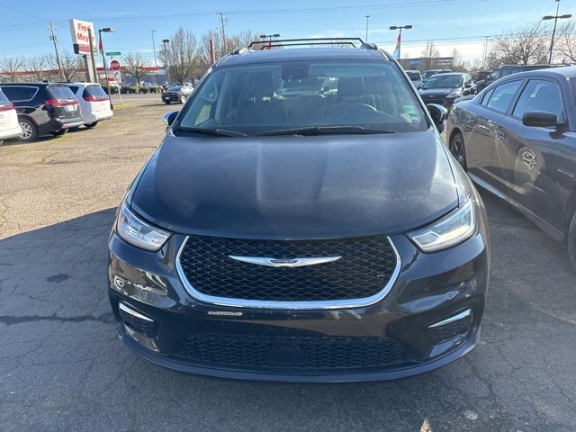 Used 2023 Chrysler Pacifica Limited image 2