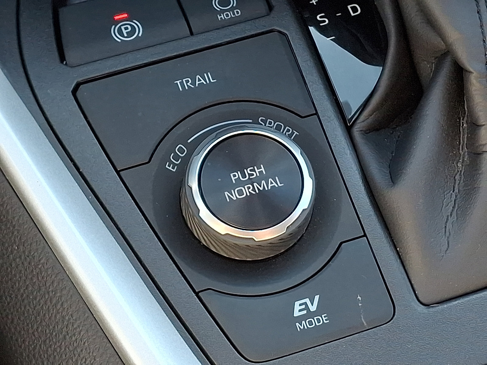 Used 2025 Toyota RAV4 XLE w/ Convenience Package image 23