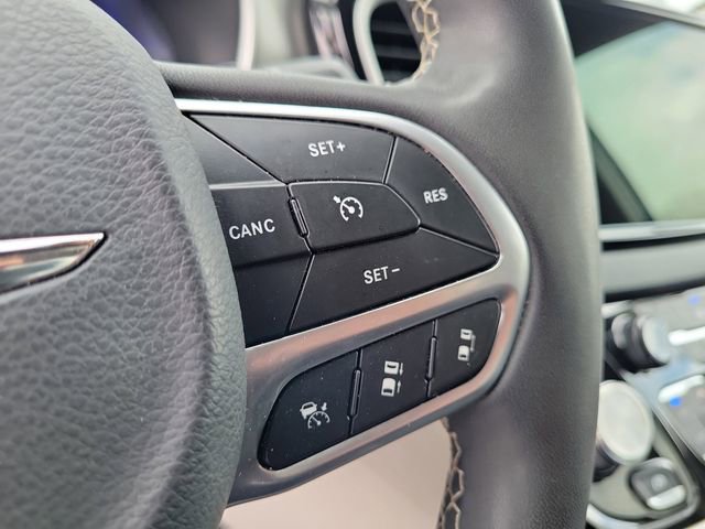 Used 2022 Chrysler Pacifica Touring-L image 25