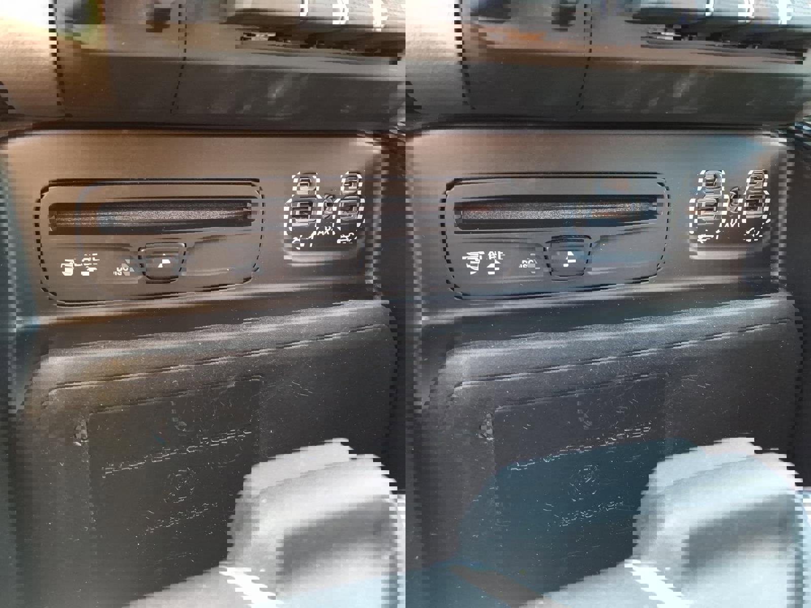 Used 2019 RAM 1500 Laramie AWD/4WD image 25