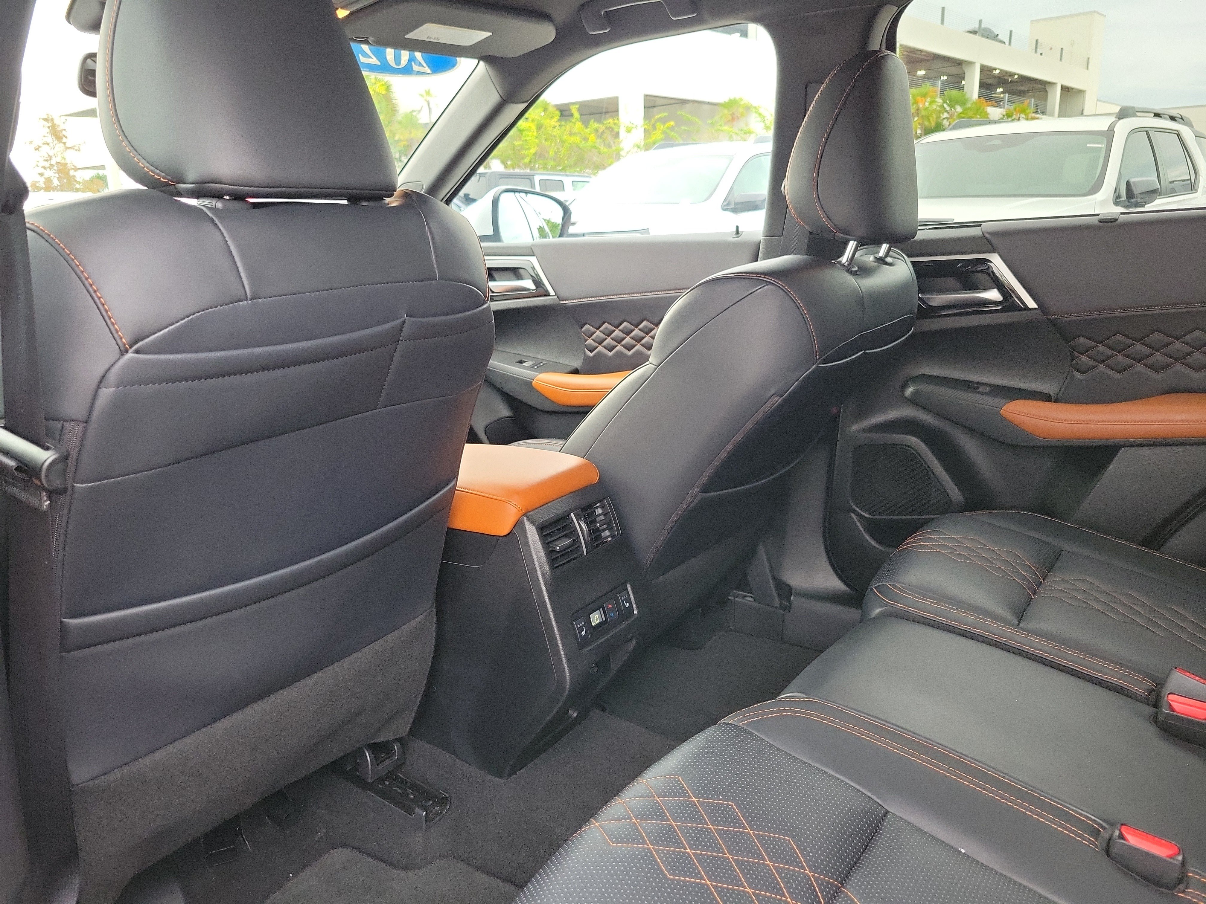 Used 2024 Mitsubishi Outlander SEL FWD image 16