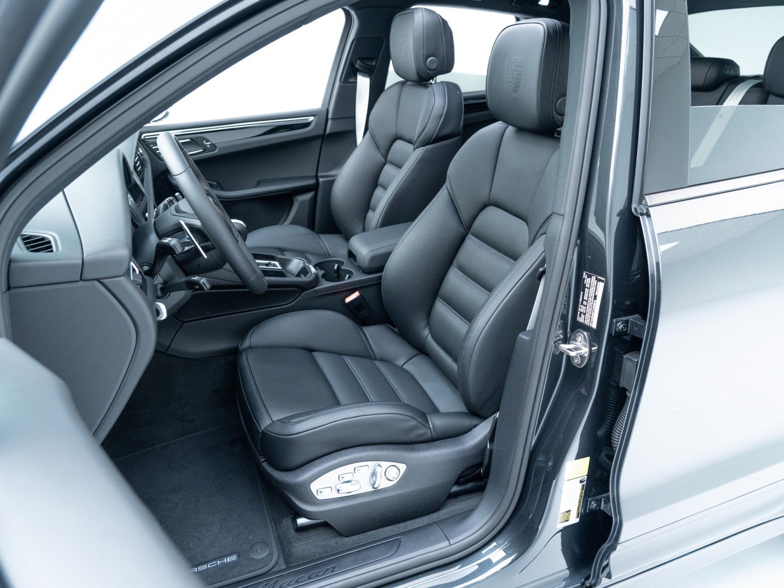 New 2026 Porsche Macan image 5