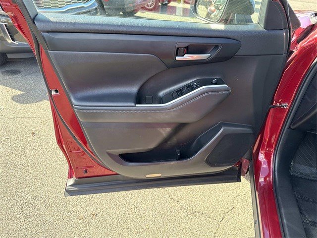 Used 2022 Toyota Highlander XSE image 13