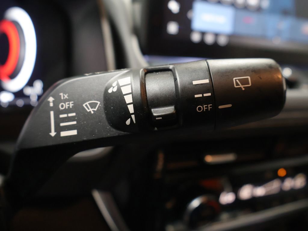 Used 2025 Nissan Rogue SL w/ SL Premium Package image 42