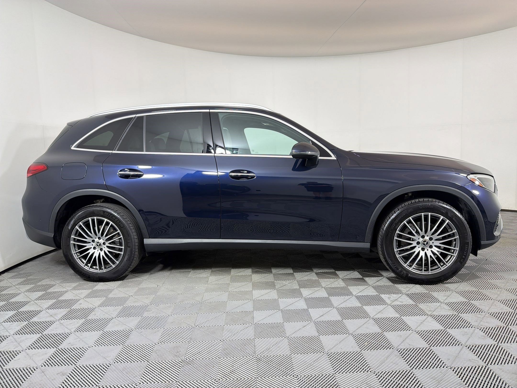 Used 2024 Mercedes-Benz GLC 300 image 8