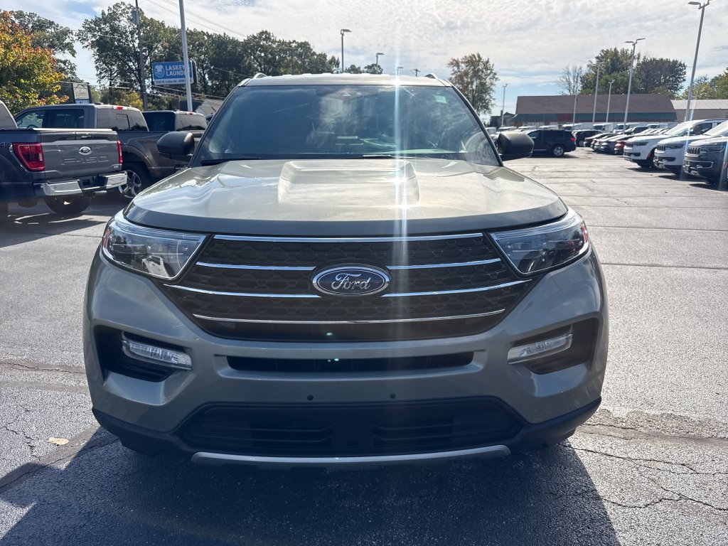 Used 2020 Ford Explorer XLT w/ Equipment Group 202A AWD/4WD image 3