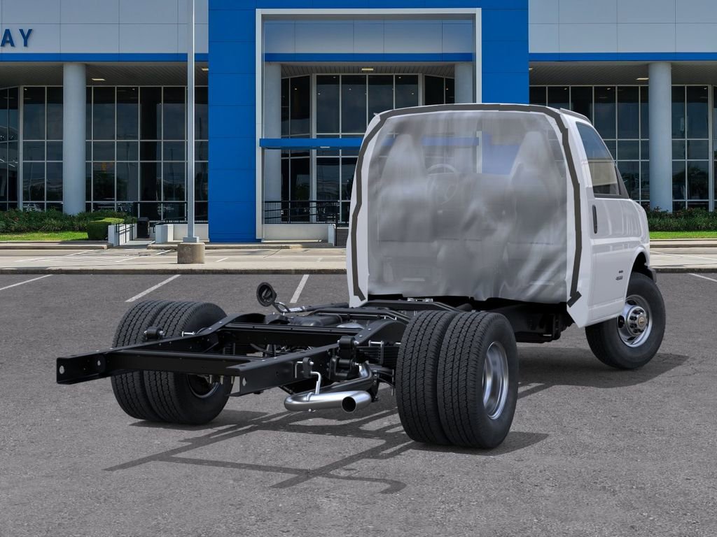 New 2026 Chevrolet Express 4500 RWD image 4
