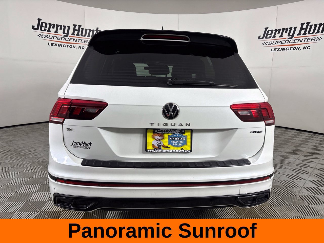 Used 2024 Volkswagen Tiguan SE R-Line AWD/4WD image 6