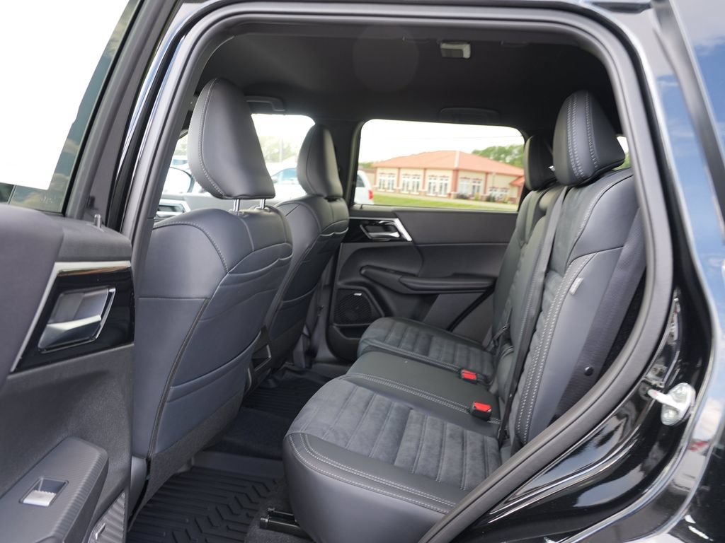 New 2026 Mitsubishi Outlander LE AWD/4WD image 17