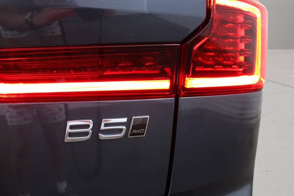 New 2026 Volvo XC60 B5 Plus w/ Protection Package Premier AWD/4WD image 32