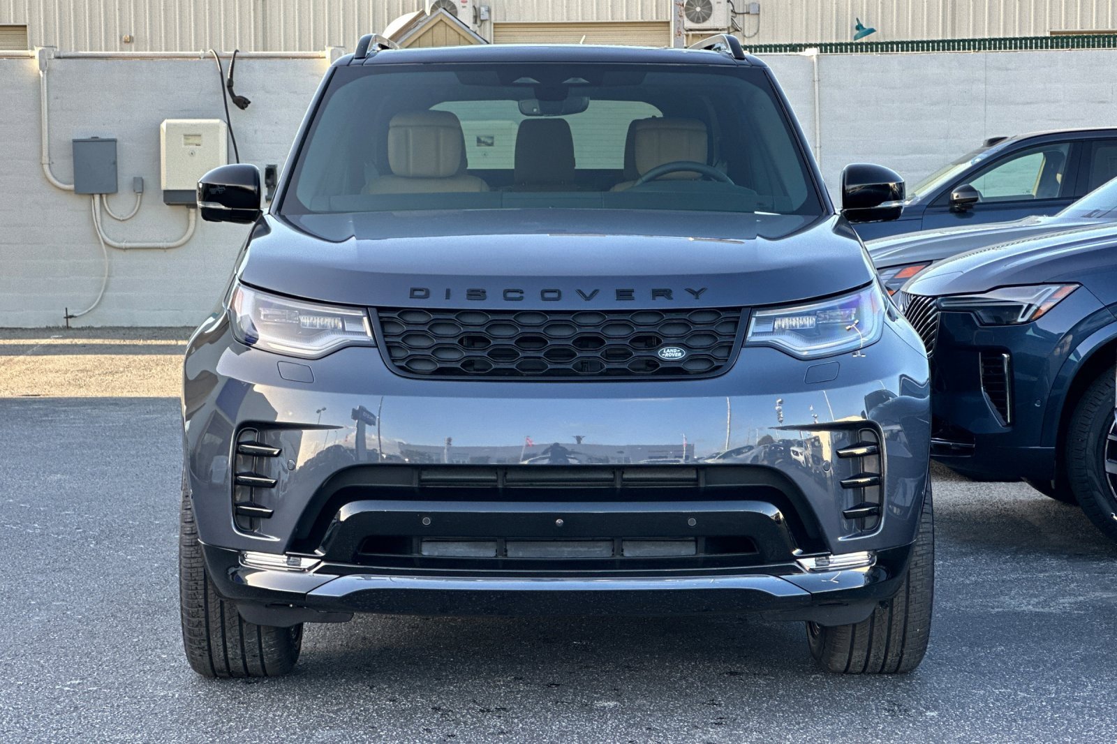 New 2025 Land Rover Discovery Dynamic SE image 8