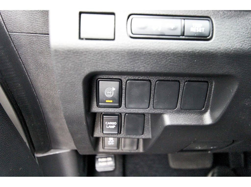 Used 2024 Nissan Frontier SV w/ Technology Package image 21