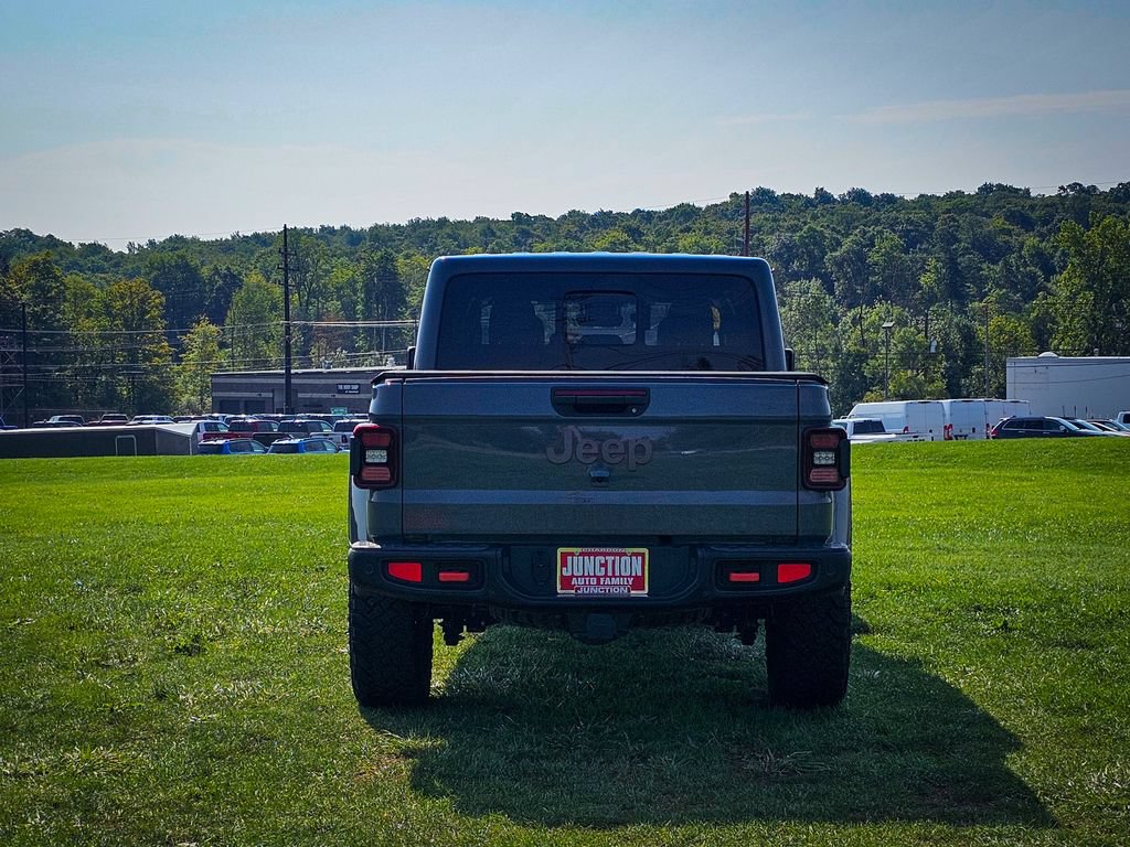Used 2025 Jeep Gladiator Mojave AWD/4WD image 5