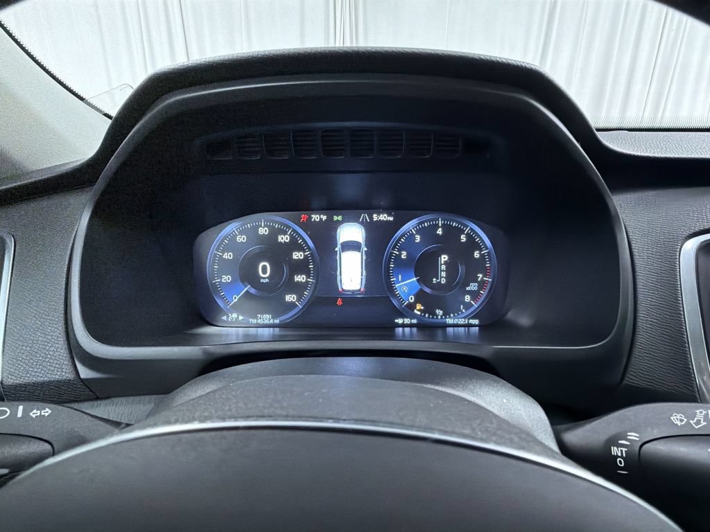 Used 2020 Volvo XC90 T6 Momentum AWD/4WD image 6