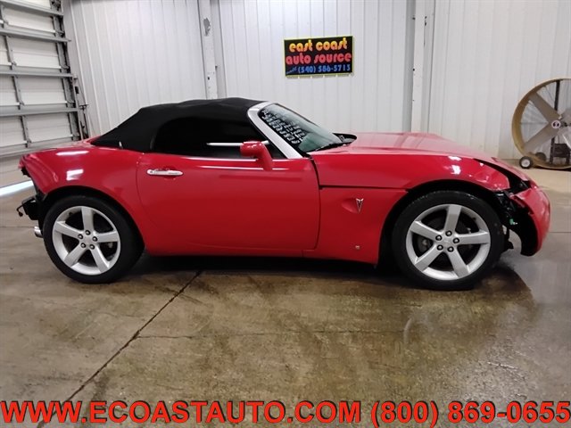 Used 2006 Pontiac Solstice Convertible w/ Premium Package RWD image 2