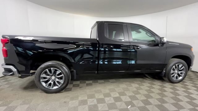 Used 2022 Chevrolet Silverado 1500 LT AWD/4WD image 5