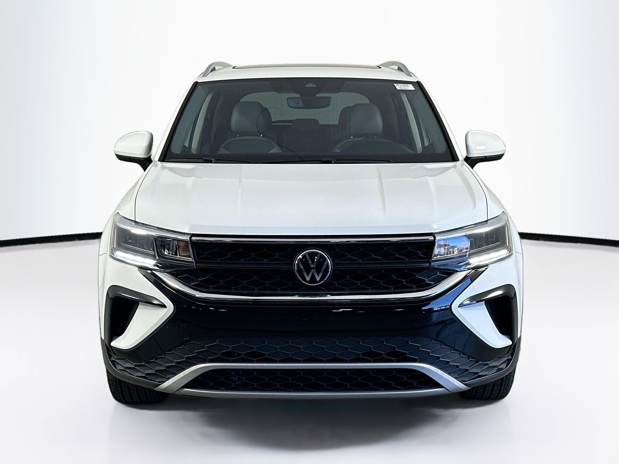 Used 2023 Volkswagen Taos SE image 2