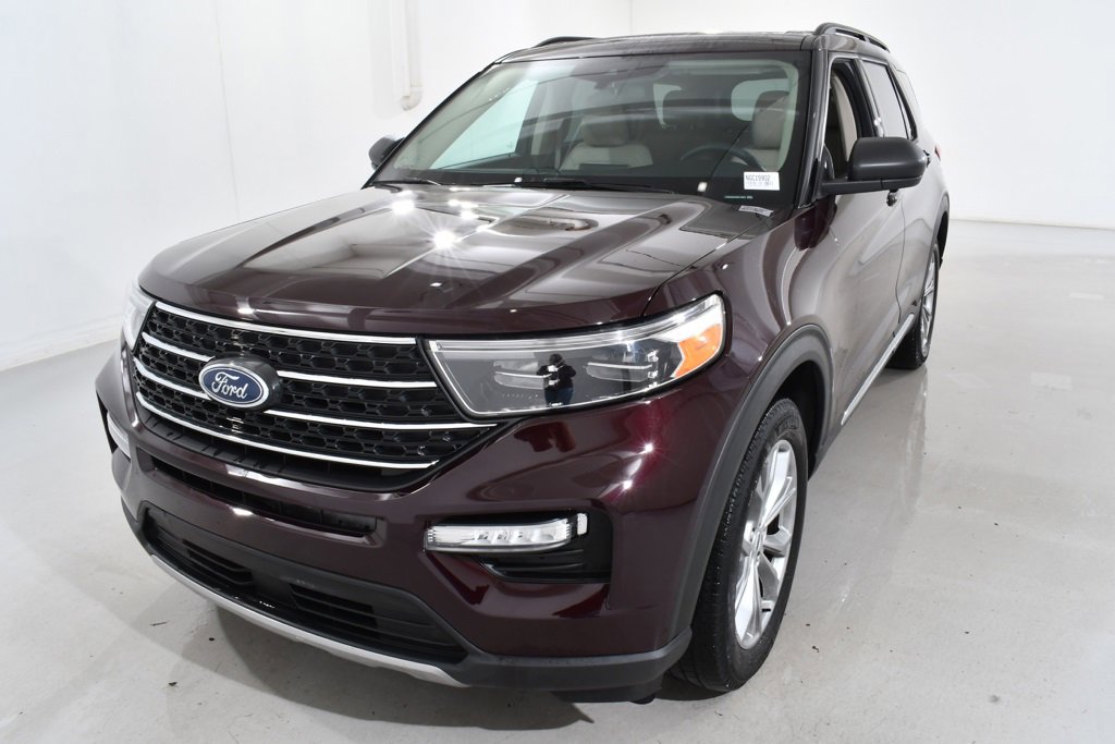Used 2022 Ford Explorer XLT w/ Equipment Group 202A image 2