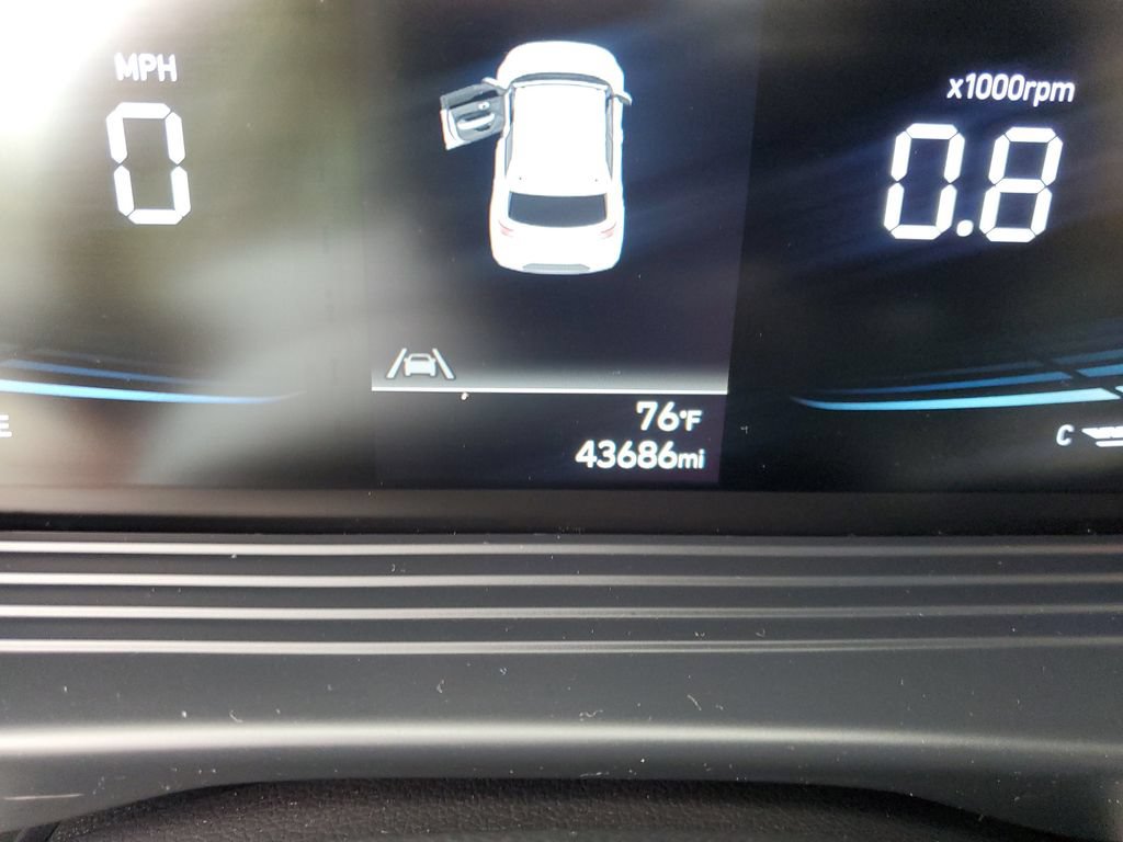 Used 2023 Hyundai Venue SEL FWD image 24