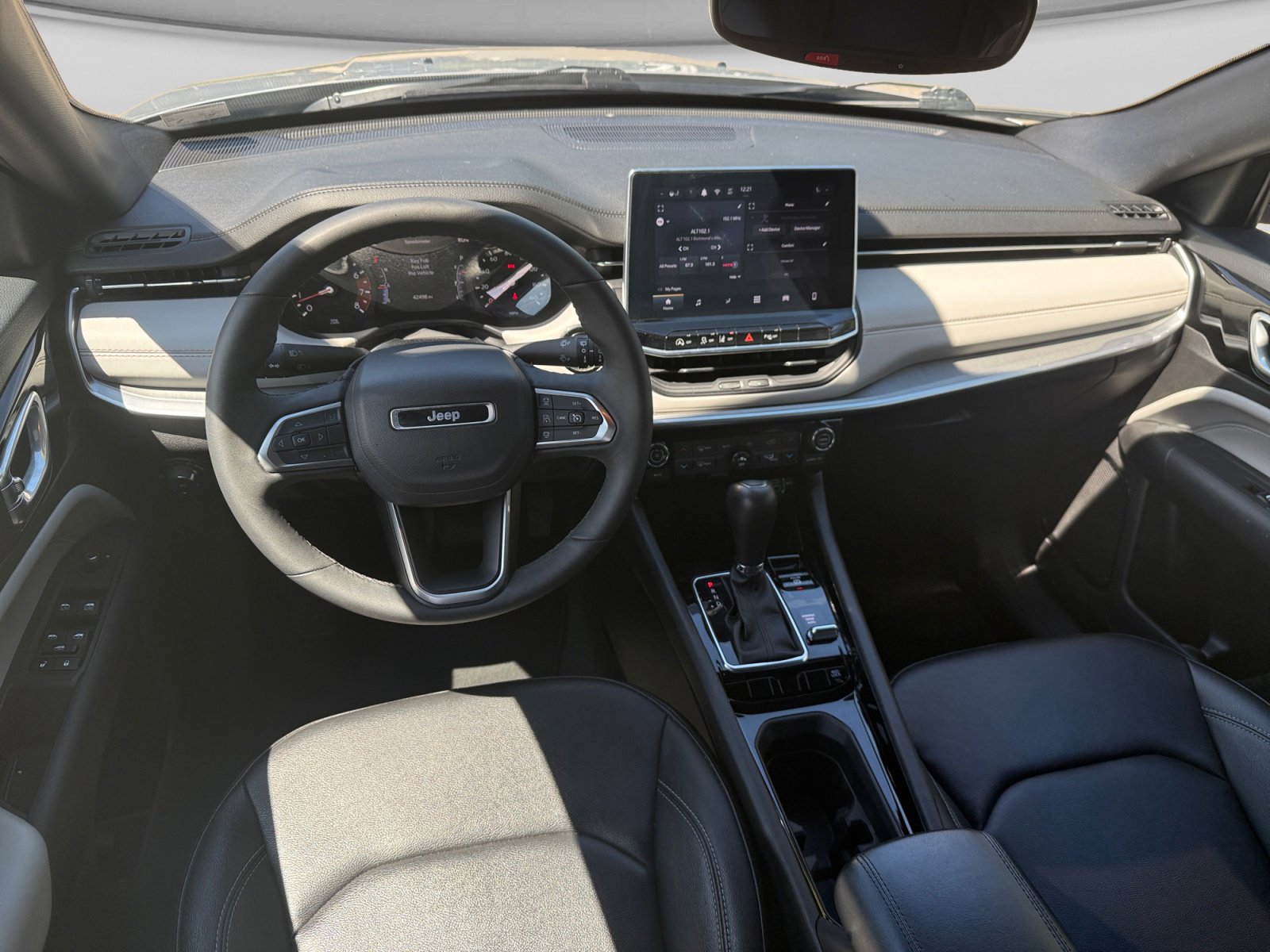 Used 2025 Jeep Compass Limited AWD/4WD image 12