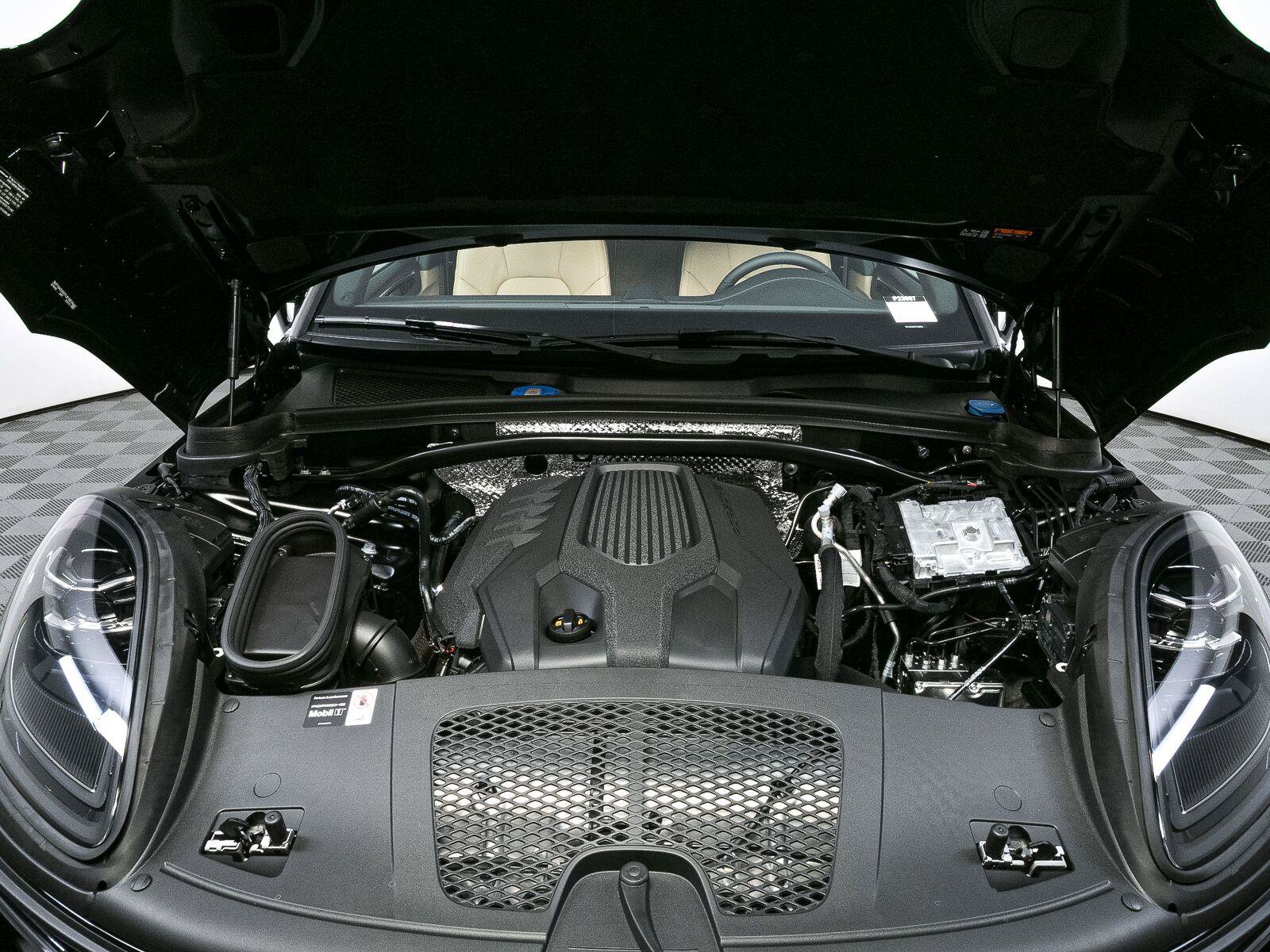New 2026 Porsche Macan Turbo AWD/4WD image 33