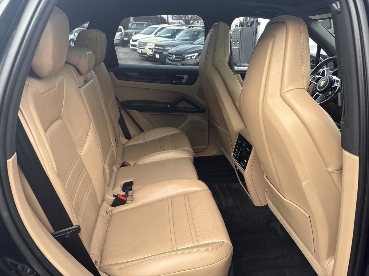 Used 2020 Porsche Cayenne S image 23