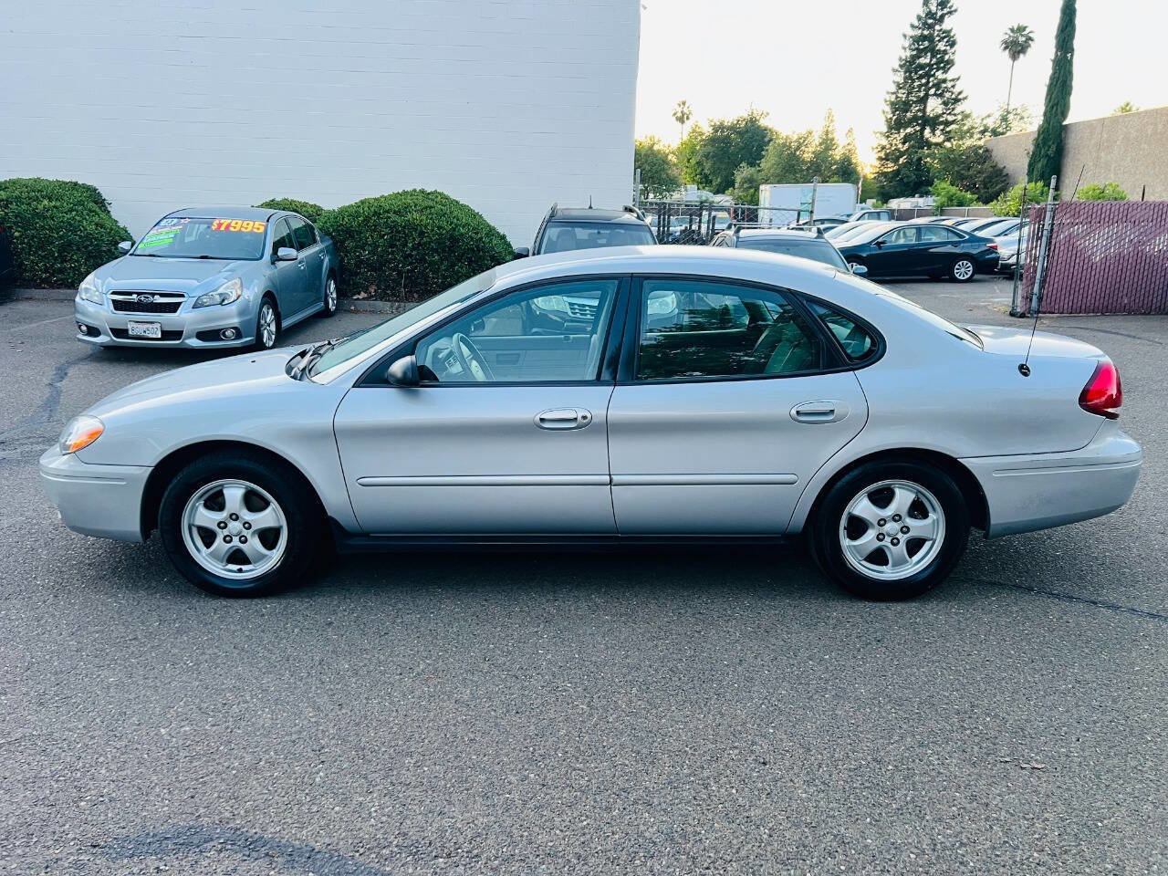 Used 2007 Ford Taurus SE FWD image 5