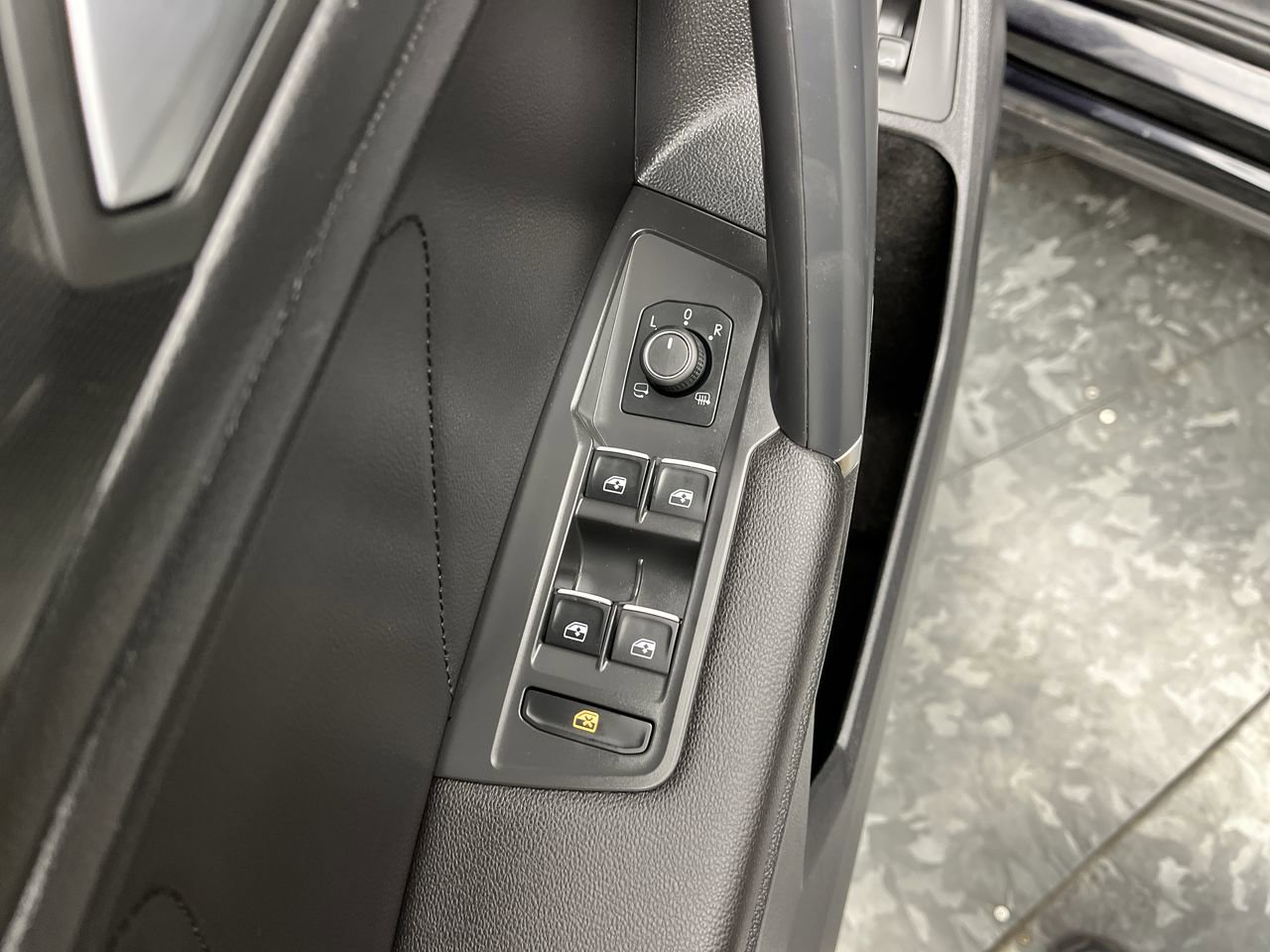 Used 2020 Volkswagen Tiguan SEL Premium R-Line AWD/4WD image 10