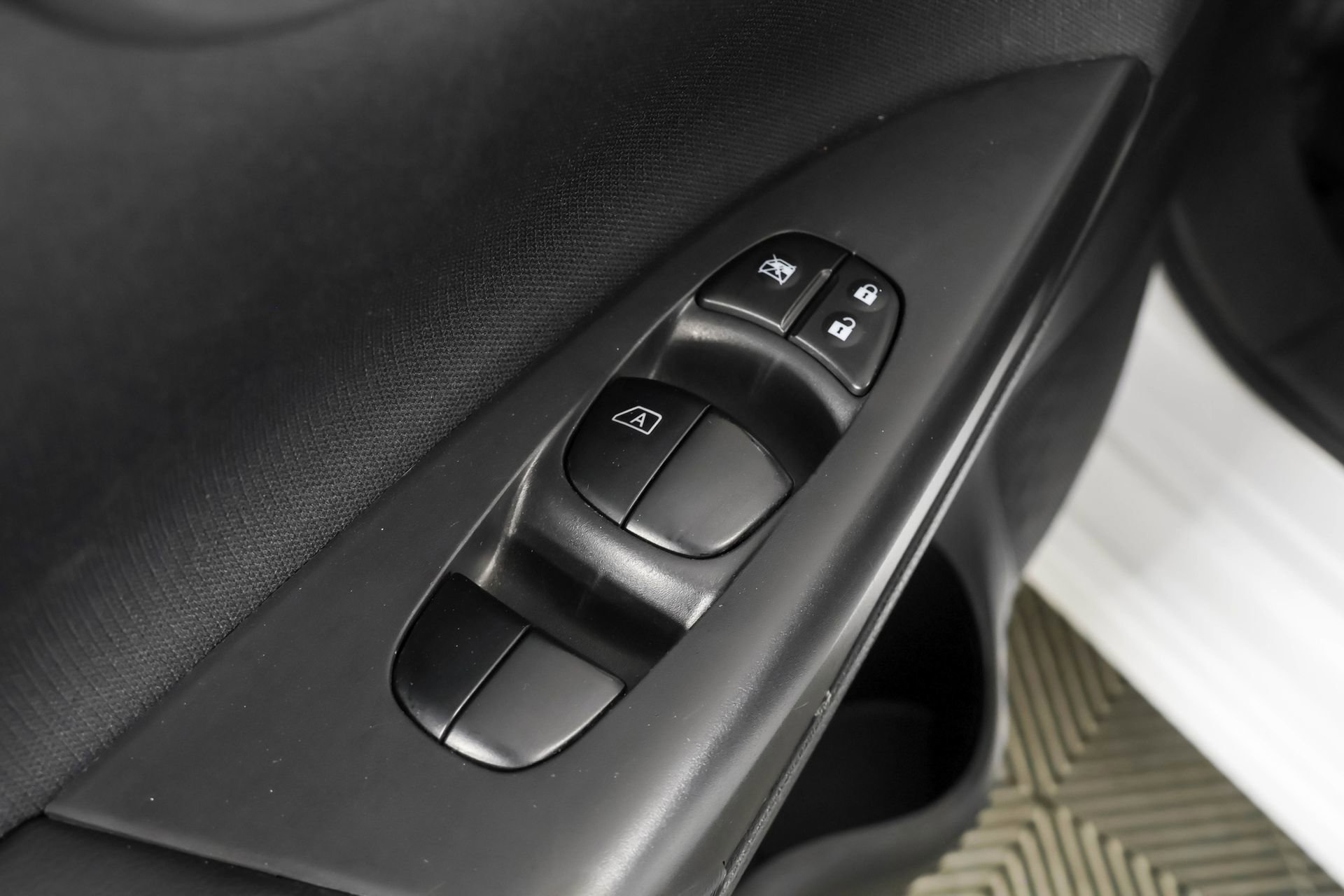 Used 2018 Nissan Sentra S FWD image 33
