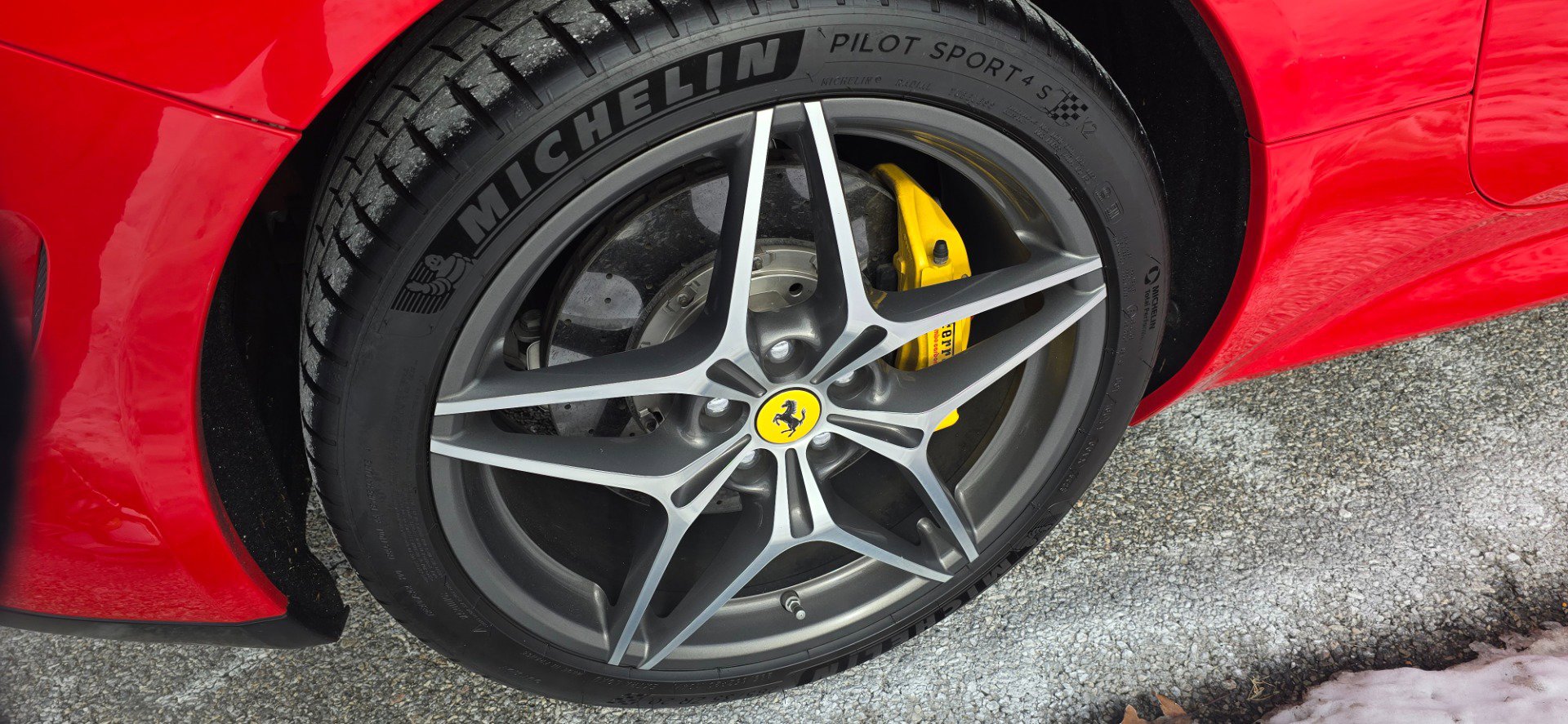 Used 2015 Ferrari California T RWD image 12