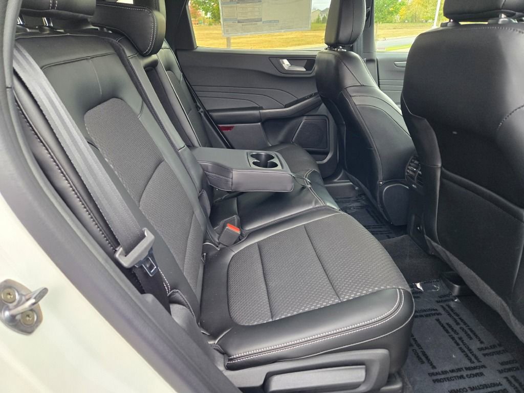 Used 2024 Ford Escape SE image 10