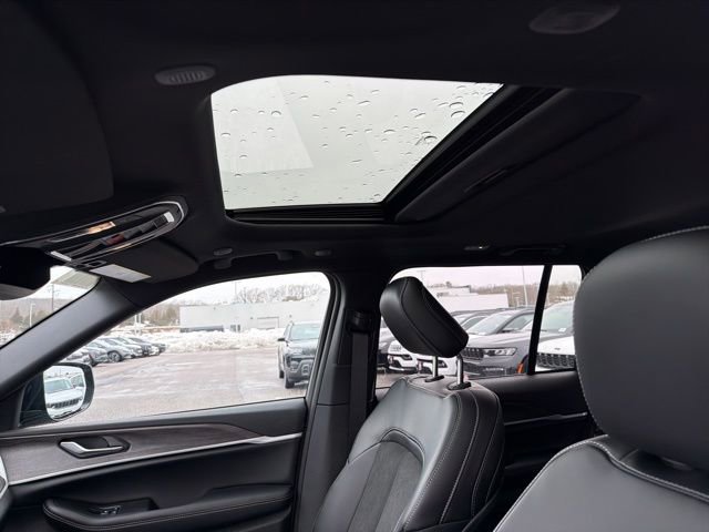 New 2026 Jeep Grand Cherokee Altitude image 18