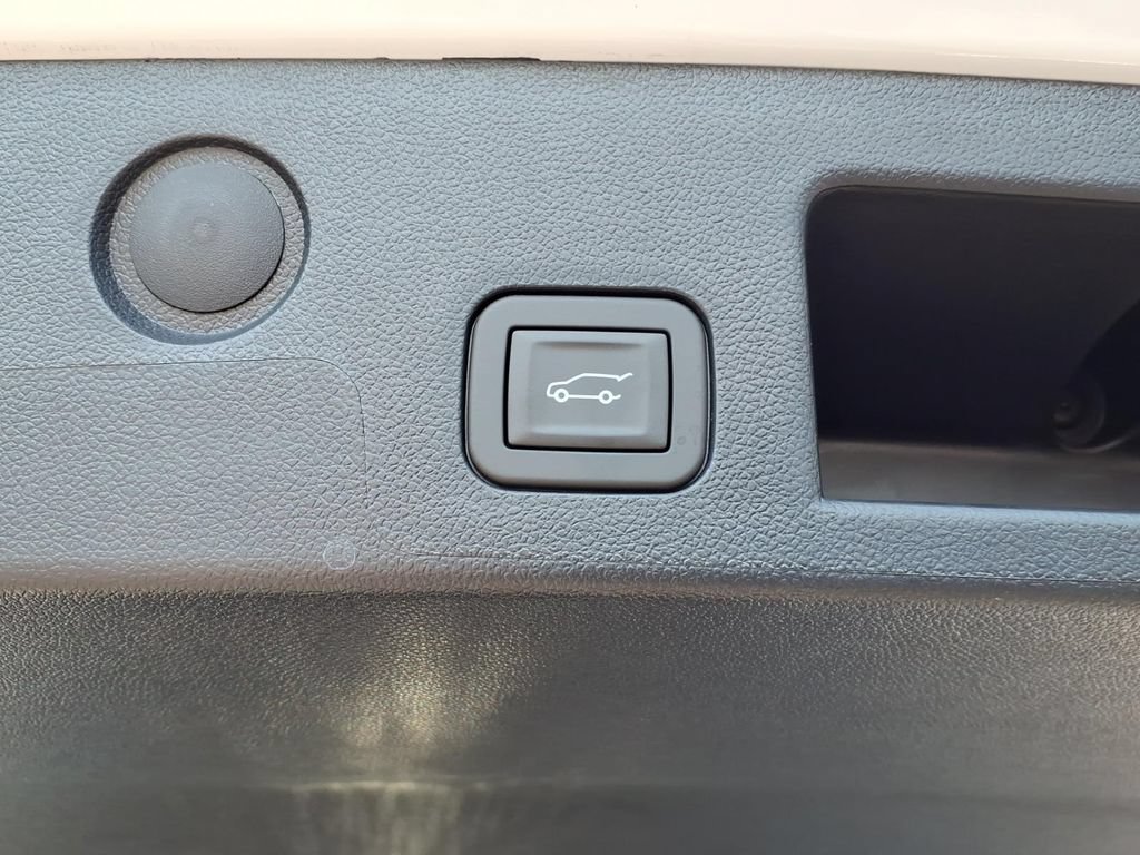 New 2027 Chevrolet Equinox RS w/ LPO, Floor Liner Package FWD image 11