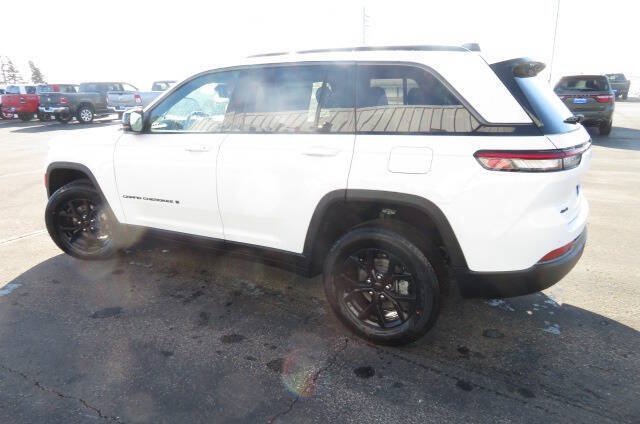 New 2026 Jeep Grand Cherokee Altitude AWD/4WD image 7