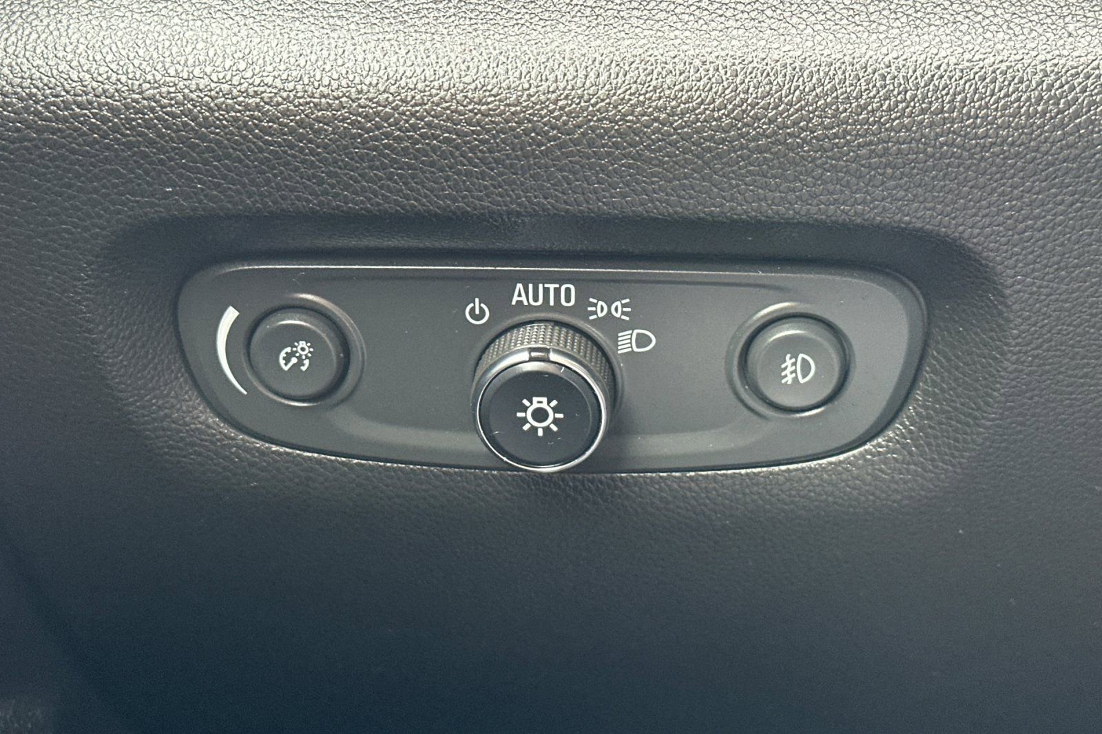 Used 2018 Chevrolet Traverse LT FWD image 36
