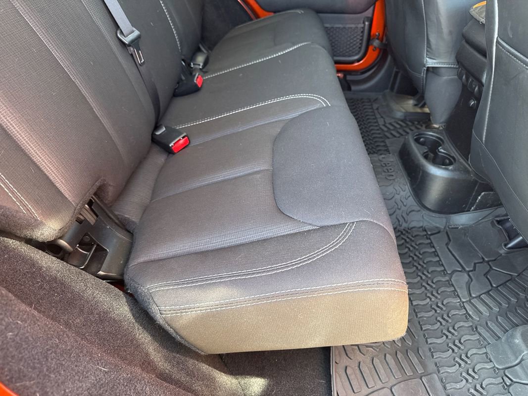 Used 2014 Jeep Wrangler Unlimited Rubicon w/ Connectivity Group AWD/4WD image 39