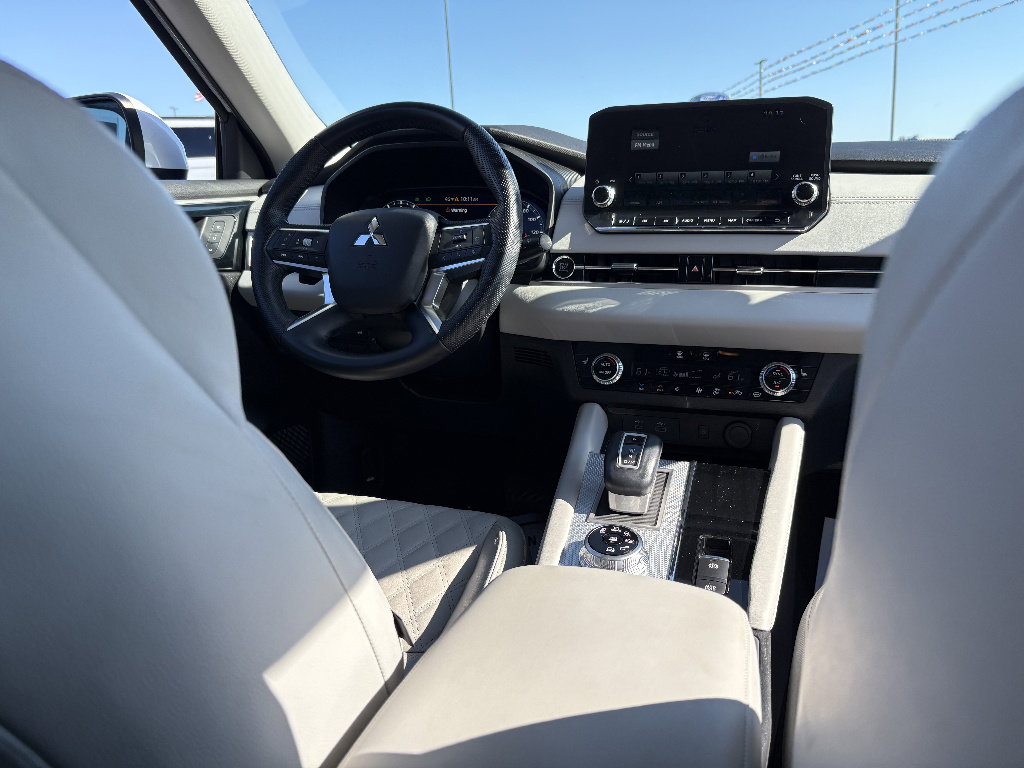 Used 2023 Mitsubishi Outlander SEL image 26