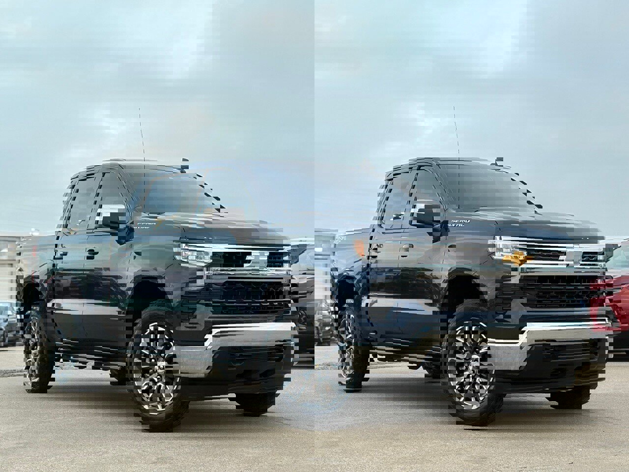 Used 2022 Chevrolet Silverado 1500 LT image 2