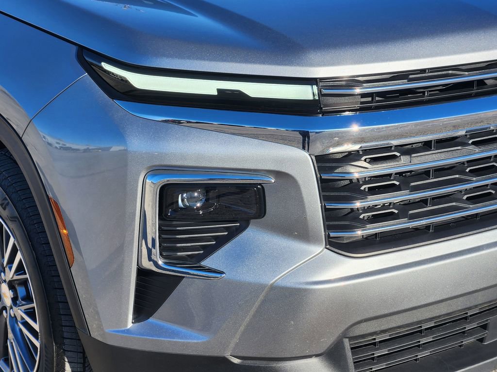 Used 2025 Chevrolet Traverse LT image 9