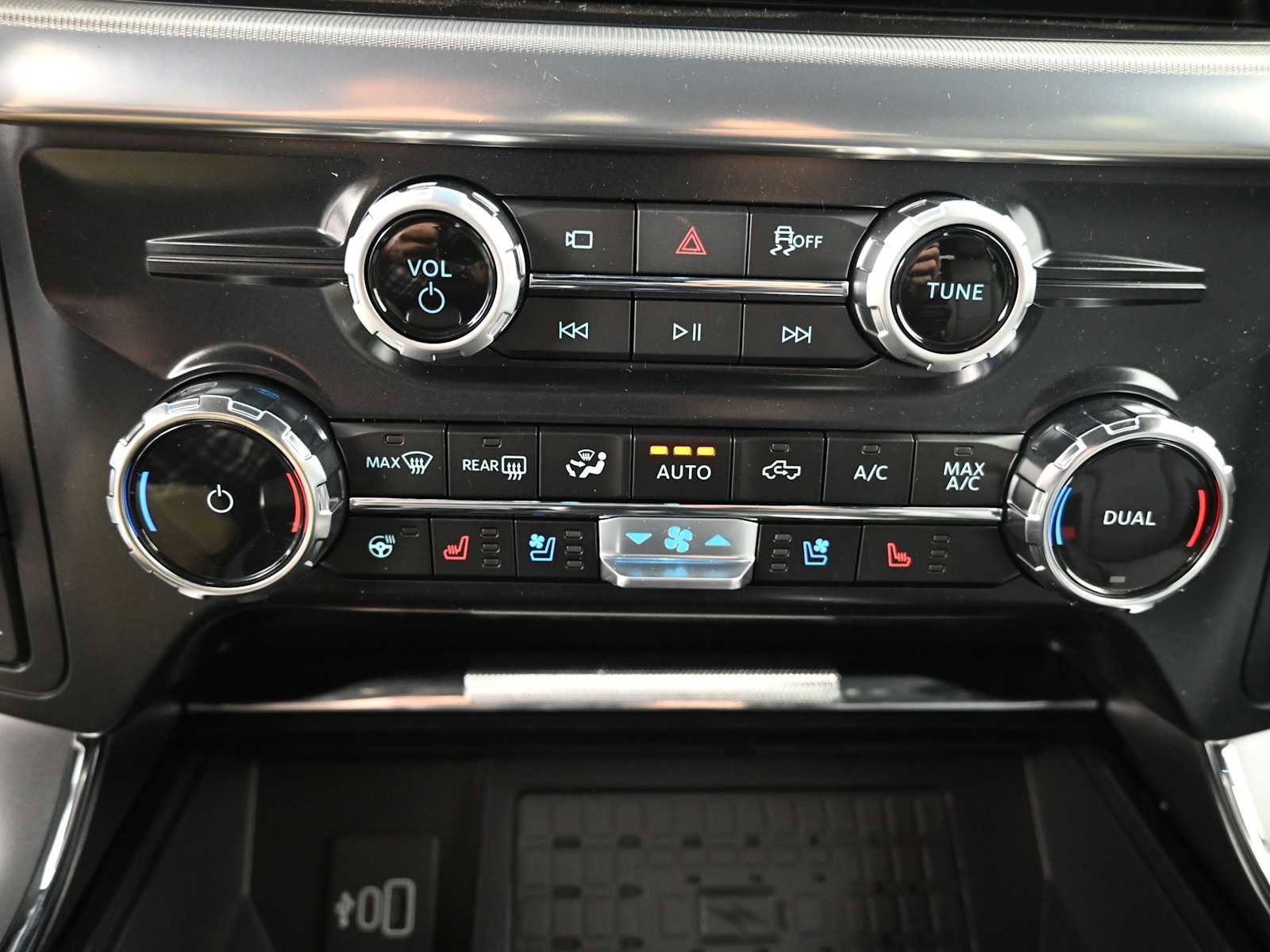 New 2025 Ford F150 Lariat w/ Equipment Group 502A High image 37