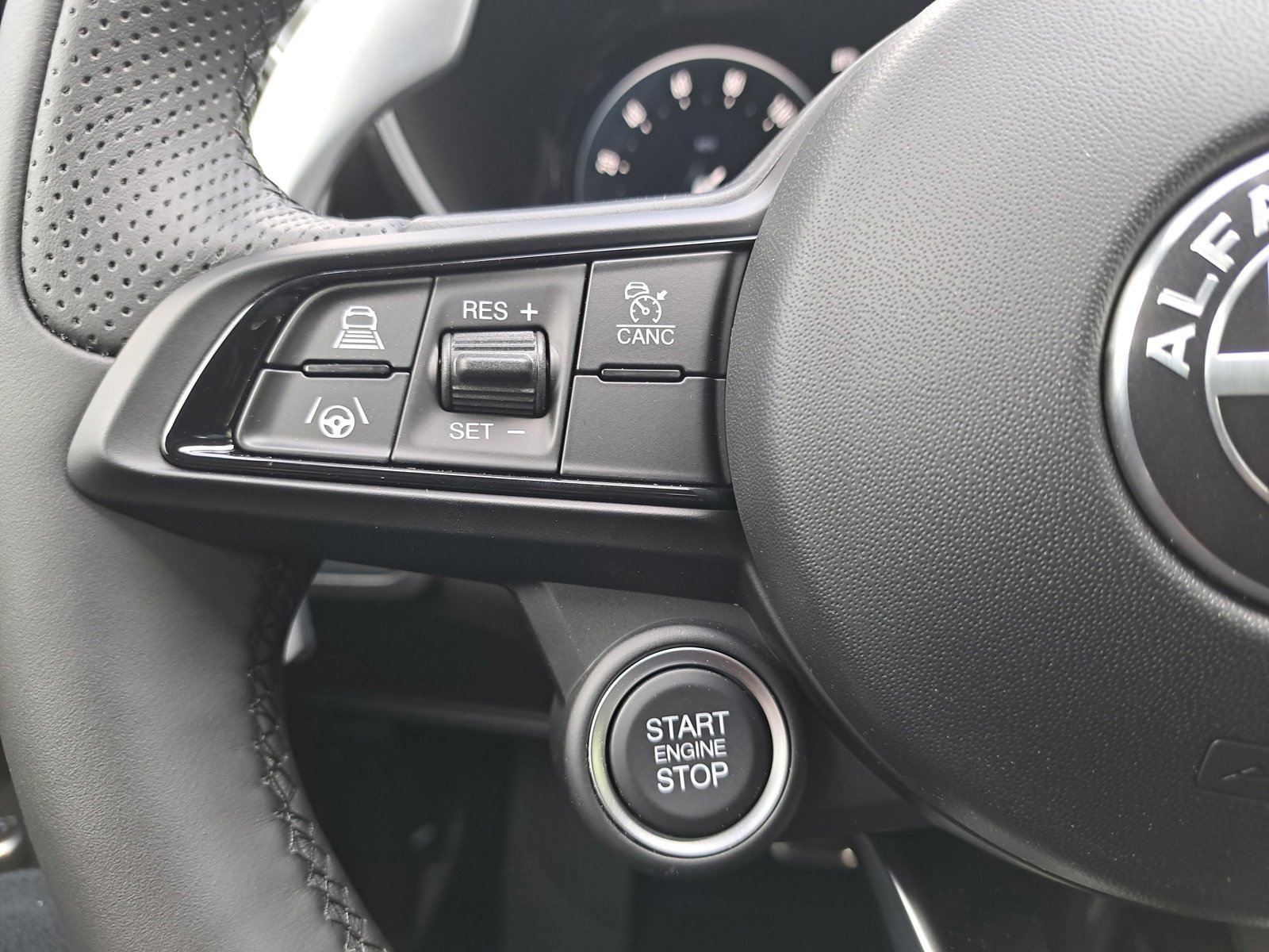 New 2025 Alfa Romeo Giulia AWD w/ Driving Assist Package image 17