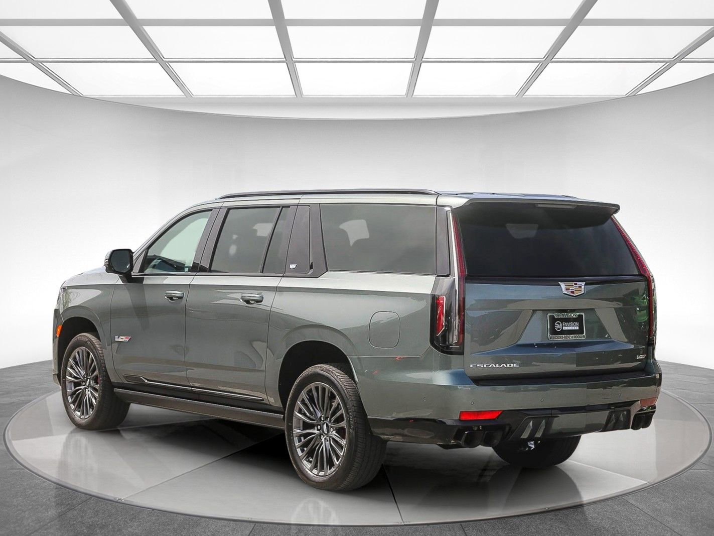 Used 2023 Cadillac Escalade ESV V image 2