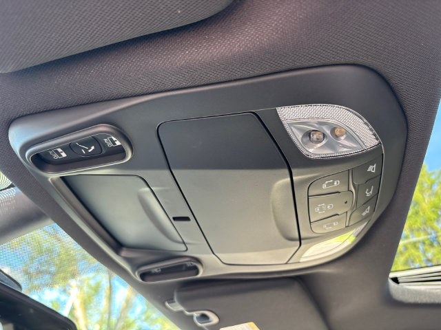 New 2027 Chrysler Pacifica Limited w/ Family Tech Group FWD image 28