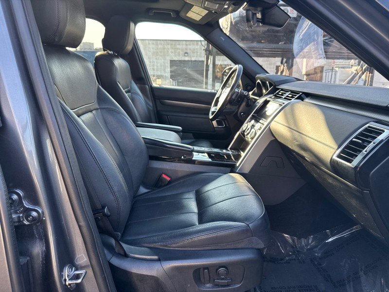 Used 2017 Land Rover Discovery HSE image 59