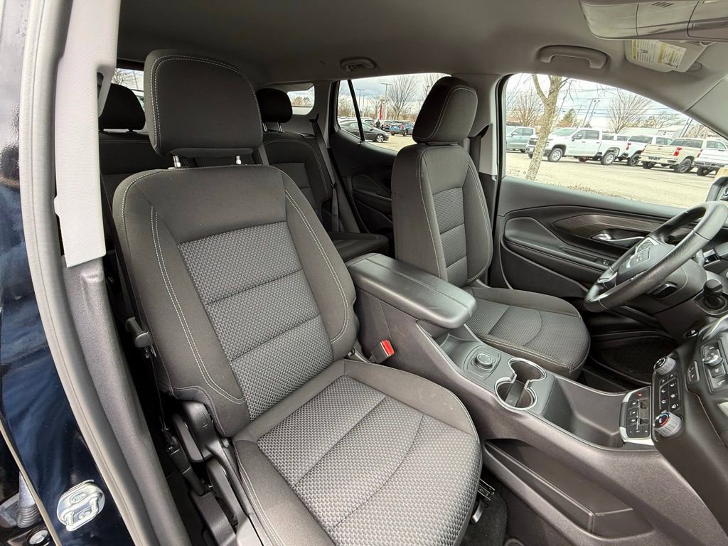 Used 2024 GMC Terrain SLE image 25